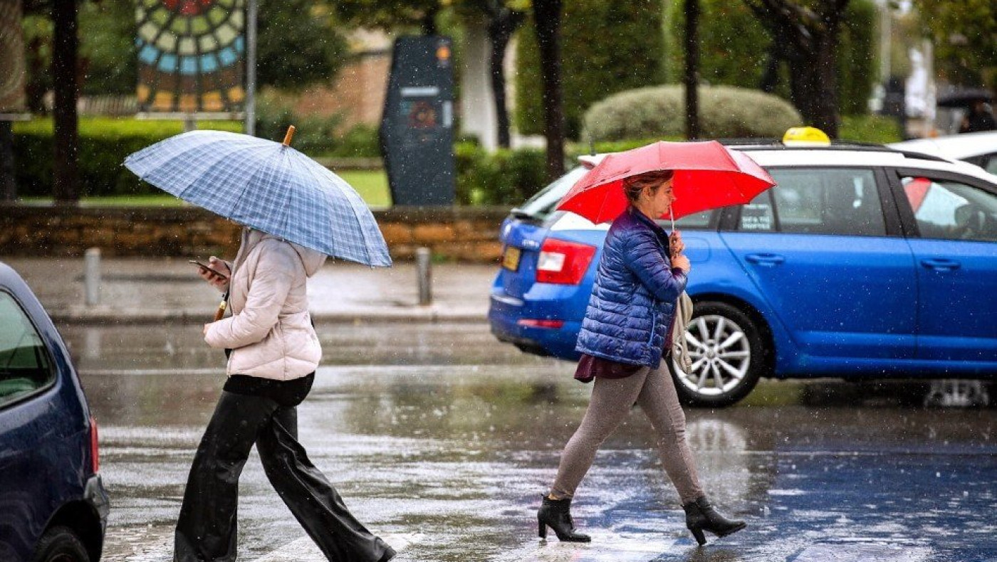 Ο καιρός την Τετάρτη (2/4): Επιμένει η κακοκαιρία με βροχές και καταιγίδες