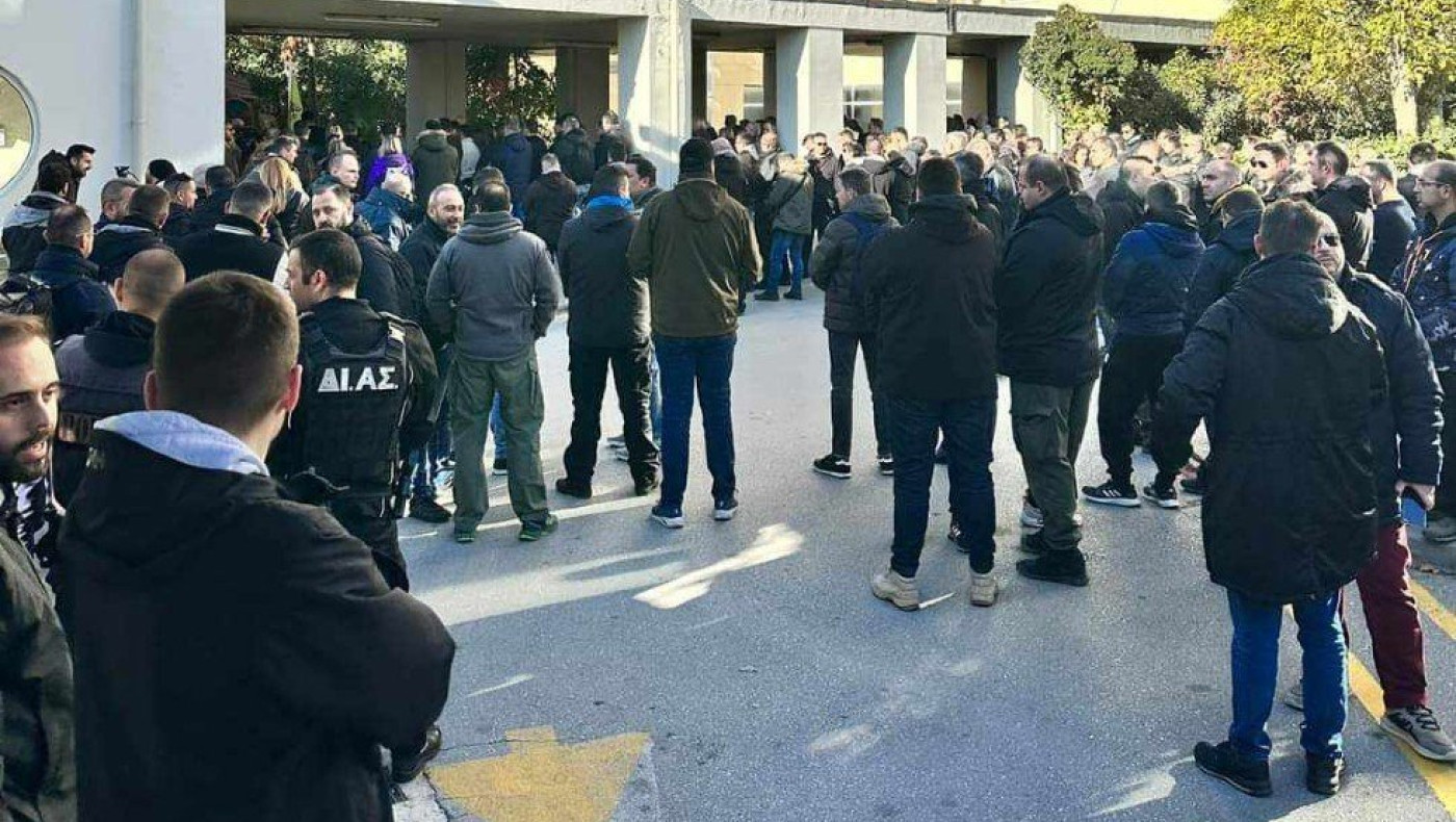 Θεσσαλονίκη: Συγκέντρωση υπέρ του άτυχου αστυνομικού από τους συναδέλφους του στην ΓΑΔΘ