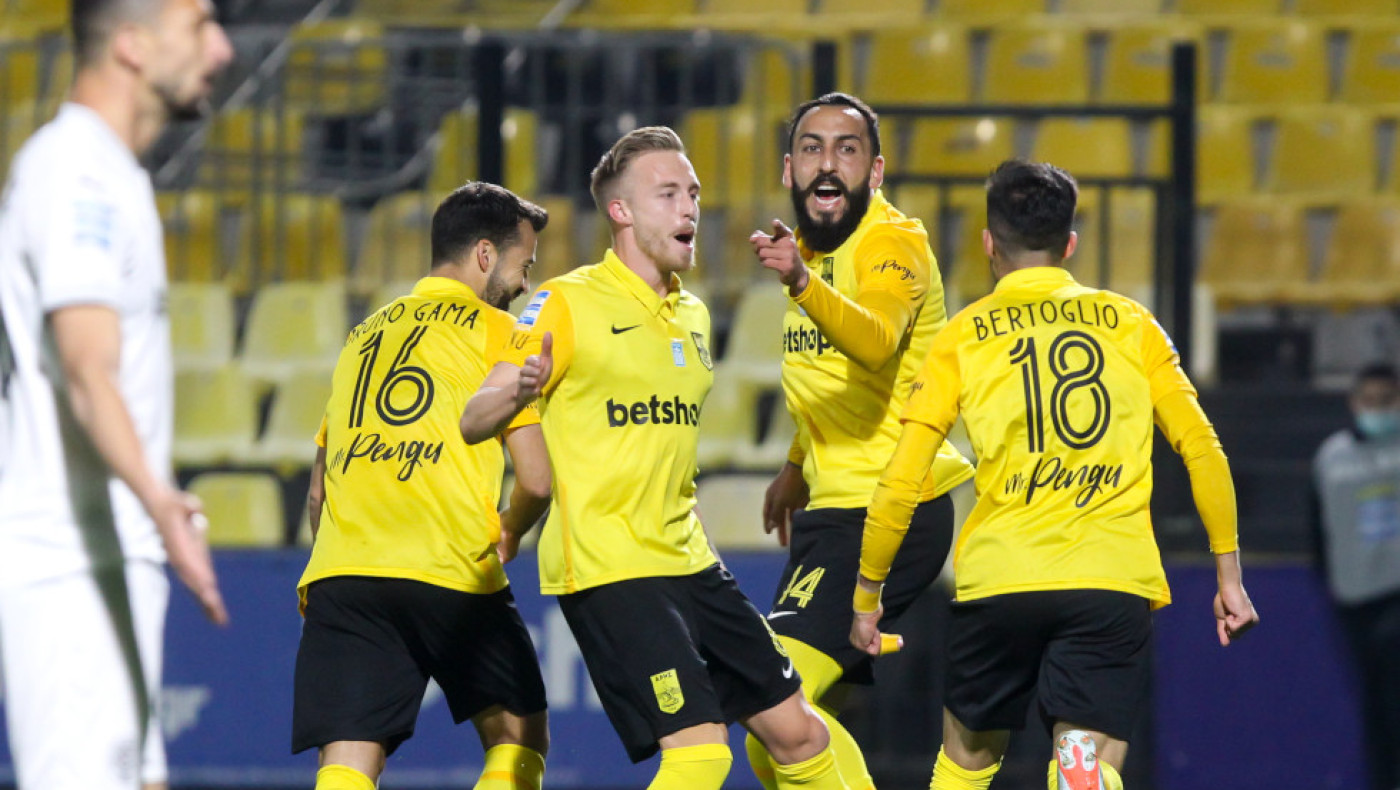 Η απίστευτη παράδοση του Άρη κόντρα στον ΟΦΗ, όταν οι Κρητικοί αλλάζουν προπονητή