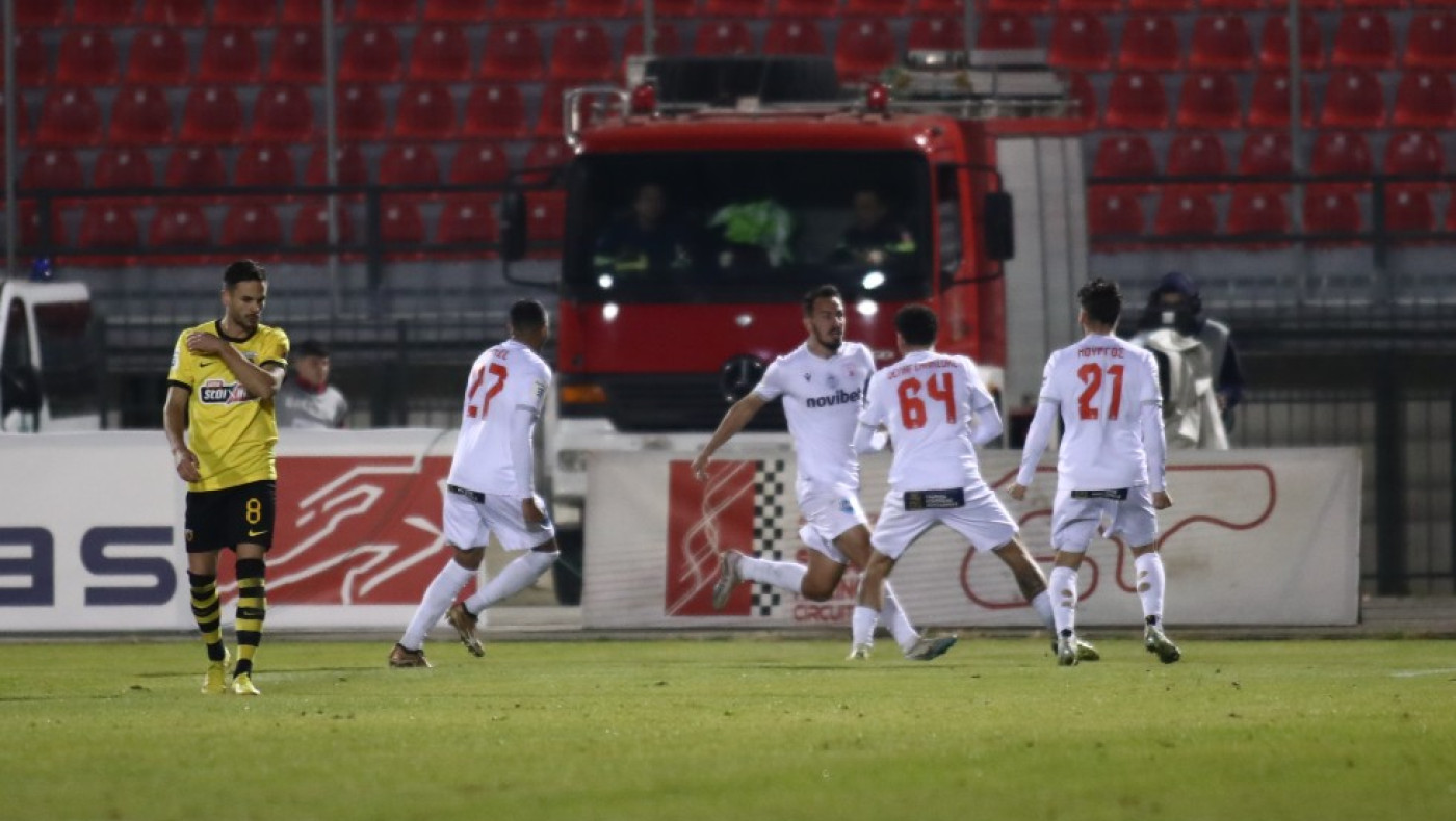 Σούπερ Πανσερραϊκός «έκαψε» την ΑΕΚ στο 94' με 10 παίκτες!