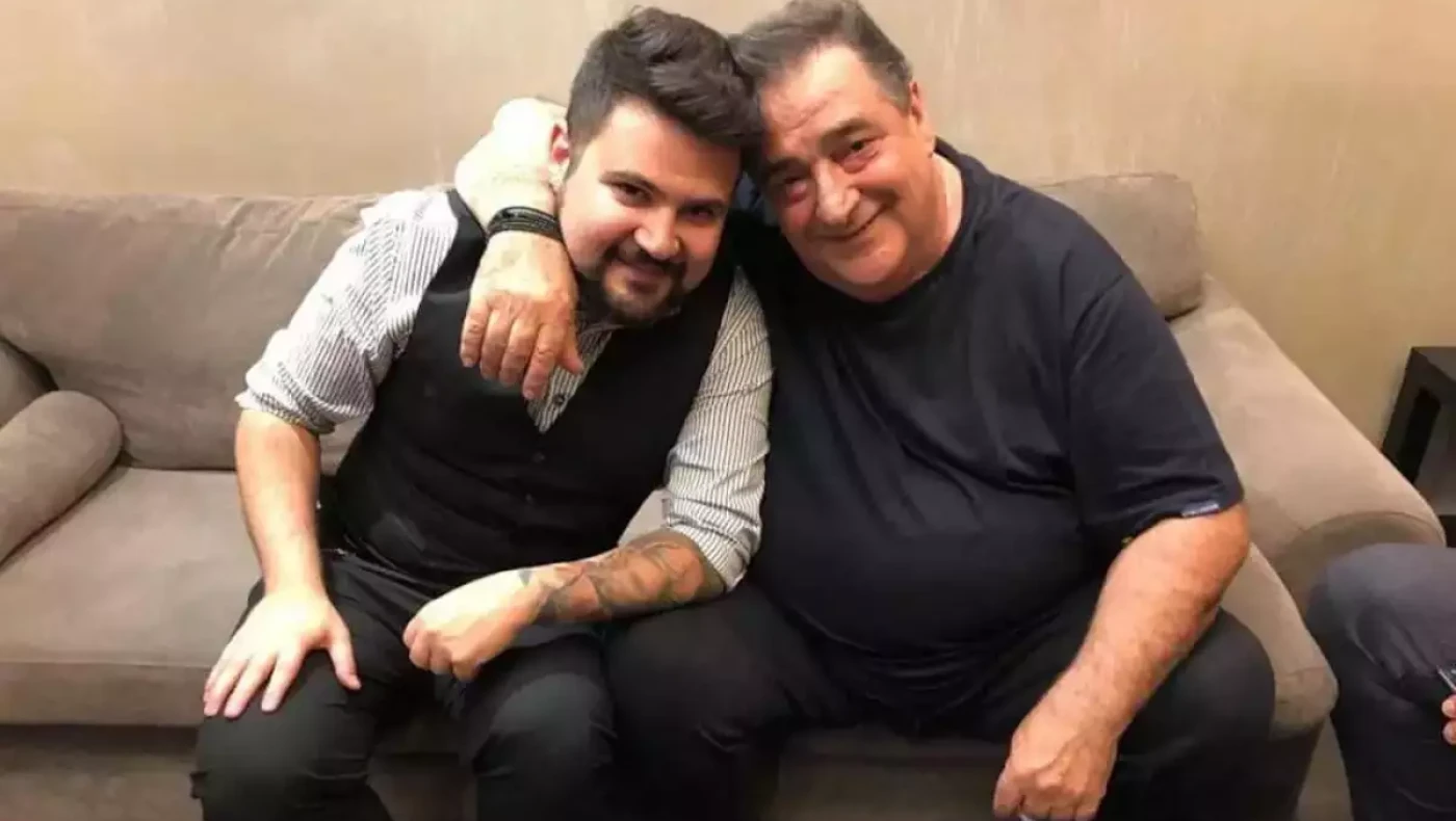 Βασίλης Καρράς: «Κλαίω γιατί έφυγε ο νονός μου»