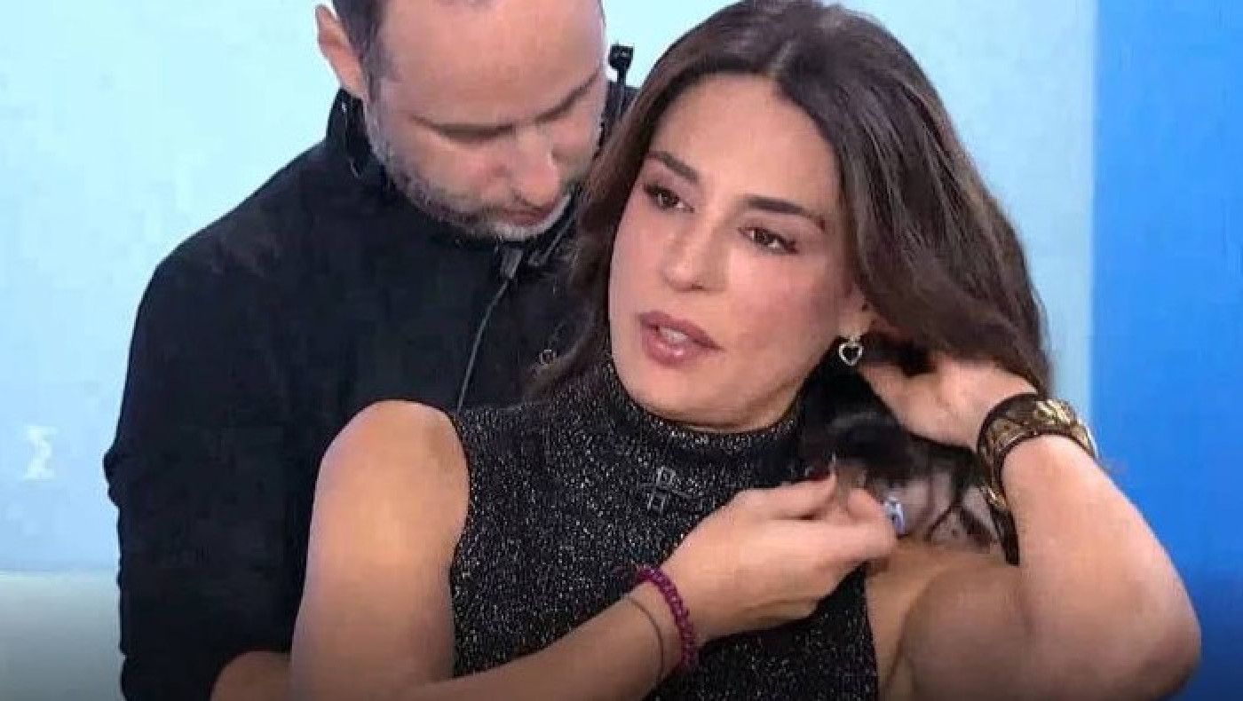 ΕΡΤ: Έβγαλαν την παρουσιάστρια ζωντανά στον «αέρα» την ώρα που την προετοίμαζαν (vid)