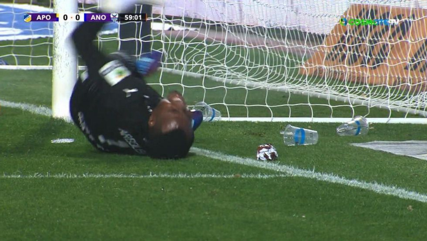 Καραπαπάς: «Απαράδεκτος βλαξ πέταξε κροτίδα, κανείς δεν έτρεξε για να πάρει το ματς στα χαρτιά»