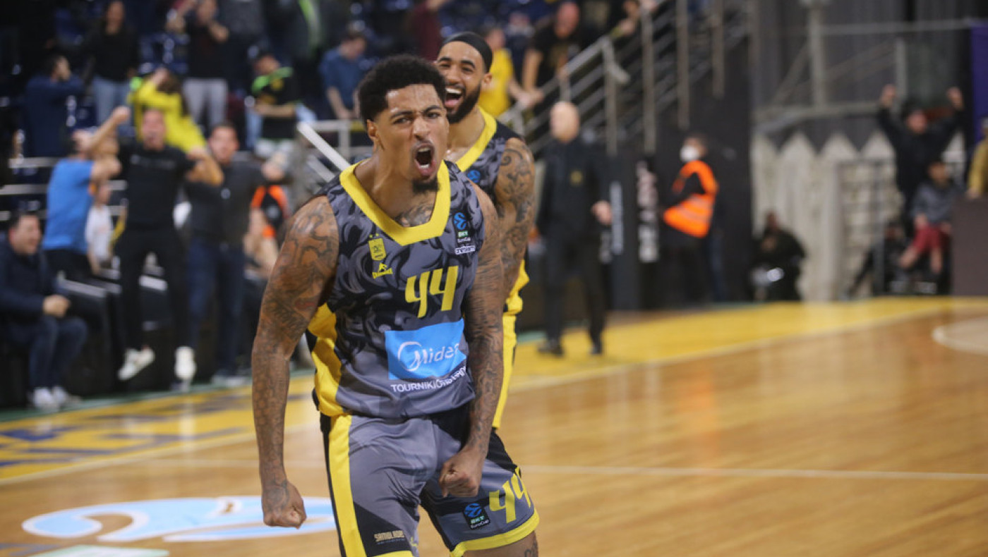 Το απίθανο φόλοου κάρφωμα του Γκάλινατ που έδωσε την μεγάλη νίκη στον Άρη