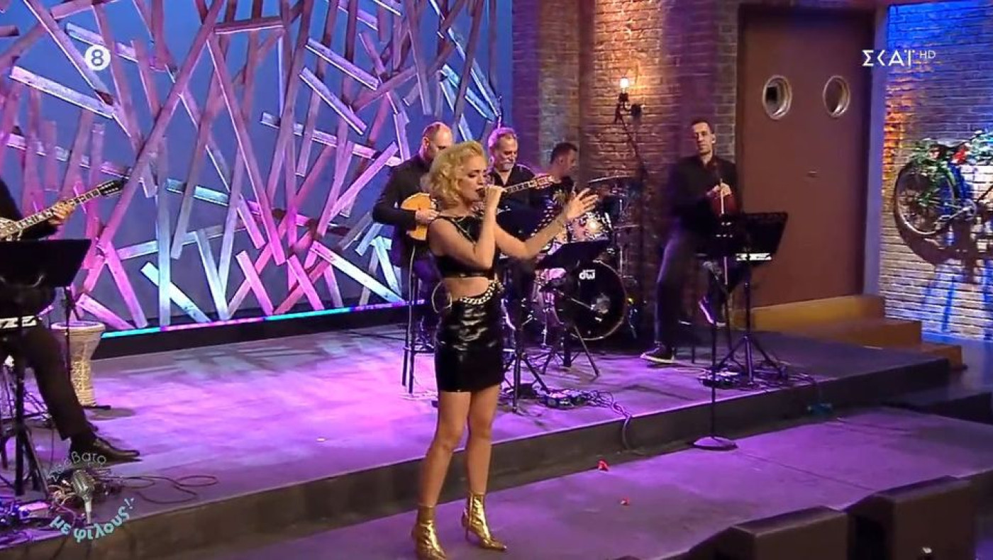 H Τραϊανα Ανανία έδωσε ρεσιτάλ στο «Σάββατο με φίλους»: «Θα τα βροντήξουμε σήμερα;»