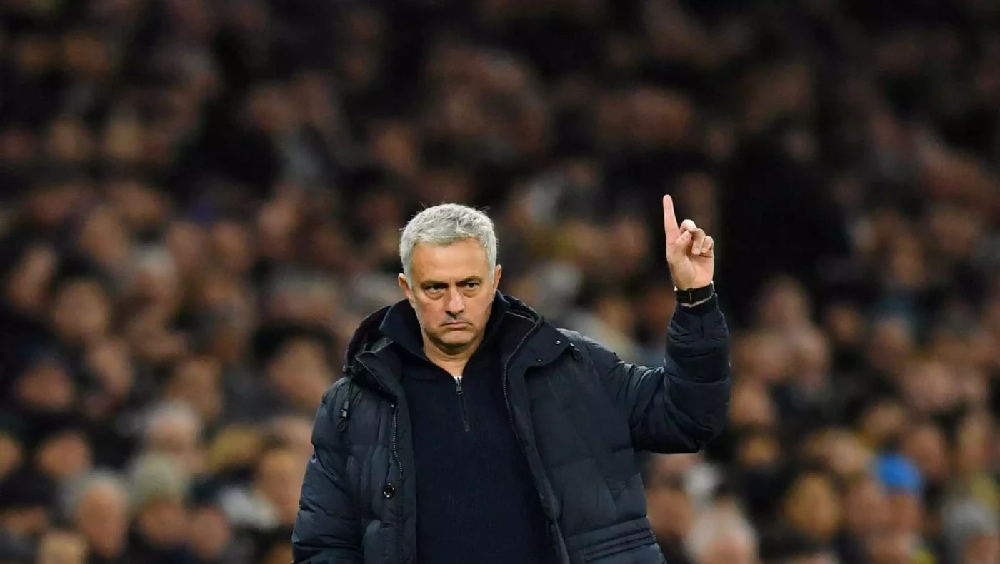 Μουρίνιο: «Ποιος βλέπει τουρκικό πρωτάθλημα; Είναι σκοτεινό και βρωμάει» (vid)