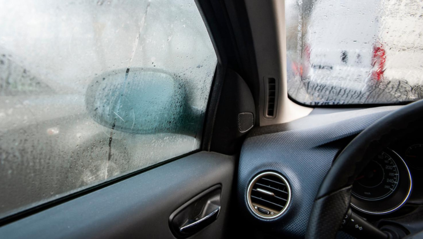 300 ευρώ πρόστιμο και αφαίρεση διπλώματος για το λάθος που κάνουμε όλοι το πρωί