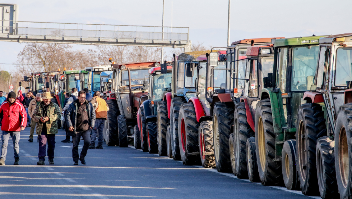 Πού έχουν στηθεί μπλόκα από τους αγρότες - Κλιμακώνουν τις κινητοποιήσεις τους