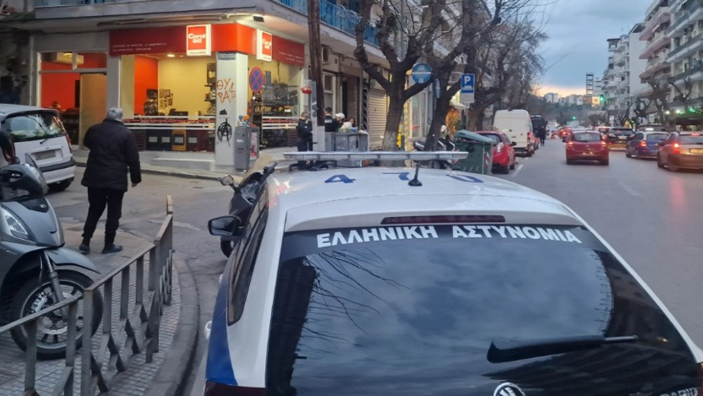 Θεσσαλονίκη - Νέο θρίλερ: Έμενε επί μέρες στο διαμέρισμά του με το πτώμα της νεκρής αδελφής του!