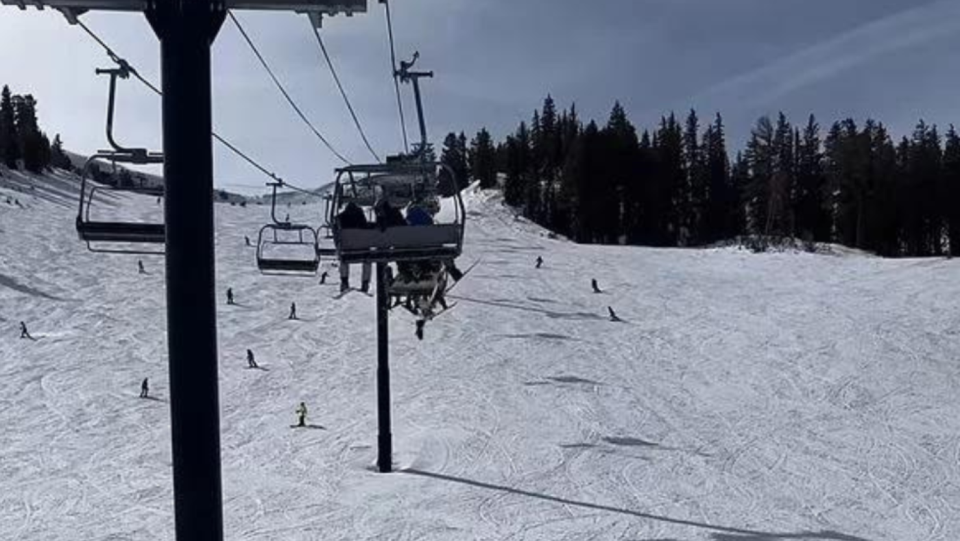 Βίντεο σοκ: Η στιγμή που 16χρονη γλιστράει και πέφτει από το αναβατόριο σε χιονοδρομικό κέντρο