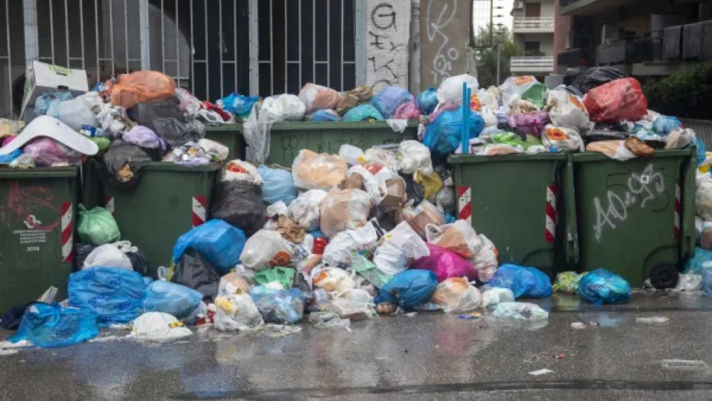 Δήμος Καλαμαριάς για... σκουπίδια ενόψει εορτών: «Αυτοσυγκράτηση...»