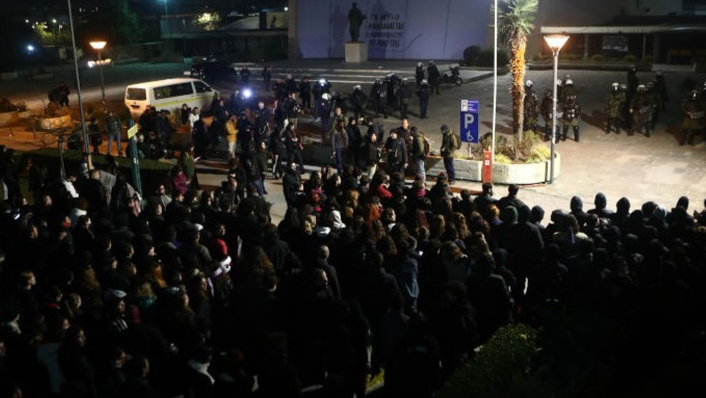 Εκκενώθηκε η κατάληψη στο ΑΠΘ από την Αστυνομία-Επεισόδια αυτή την ώρα στη Θεσσαλονίκη