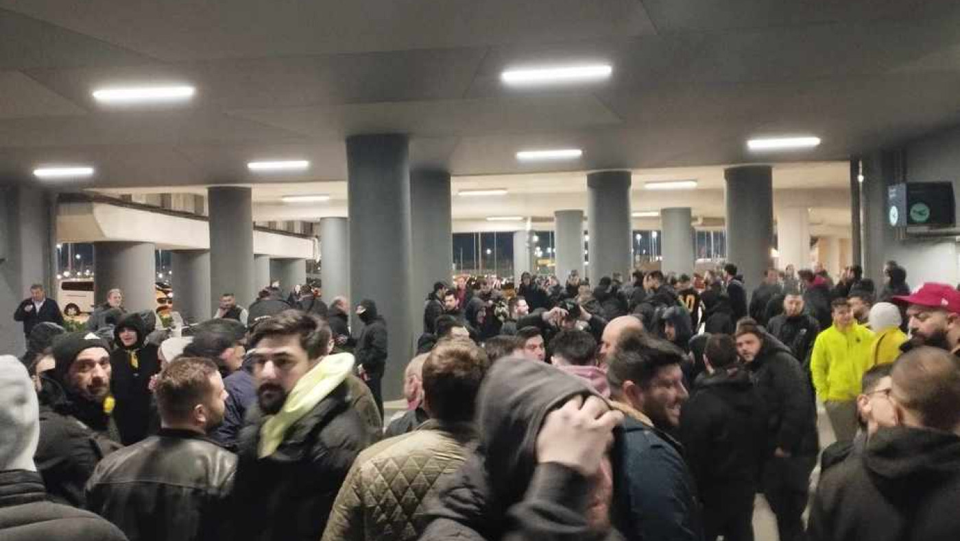 Τρέλα στο αεροδρόμιο για τον Άρη που «έσπασε» το αήττητο του Παναθηναϊκού