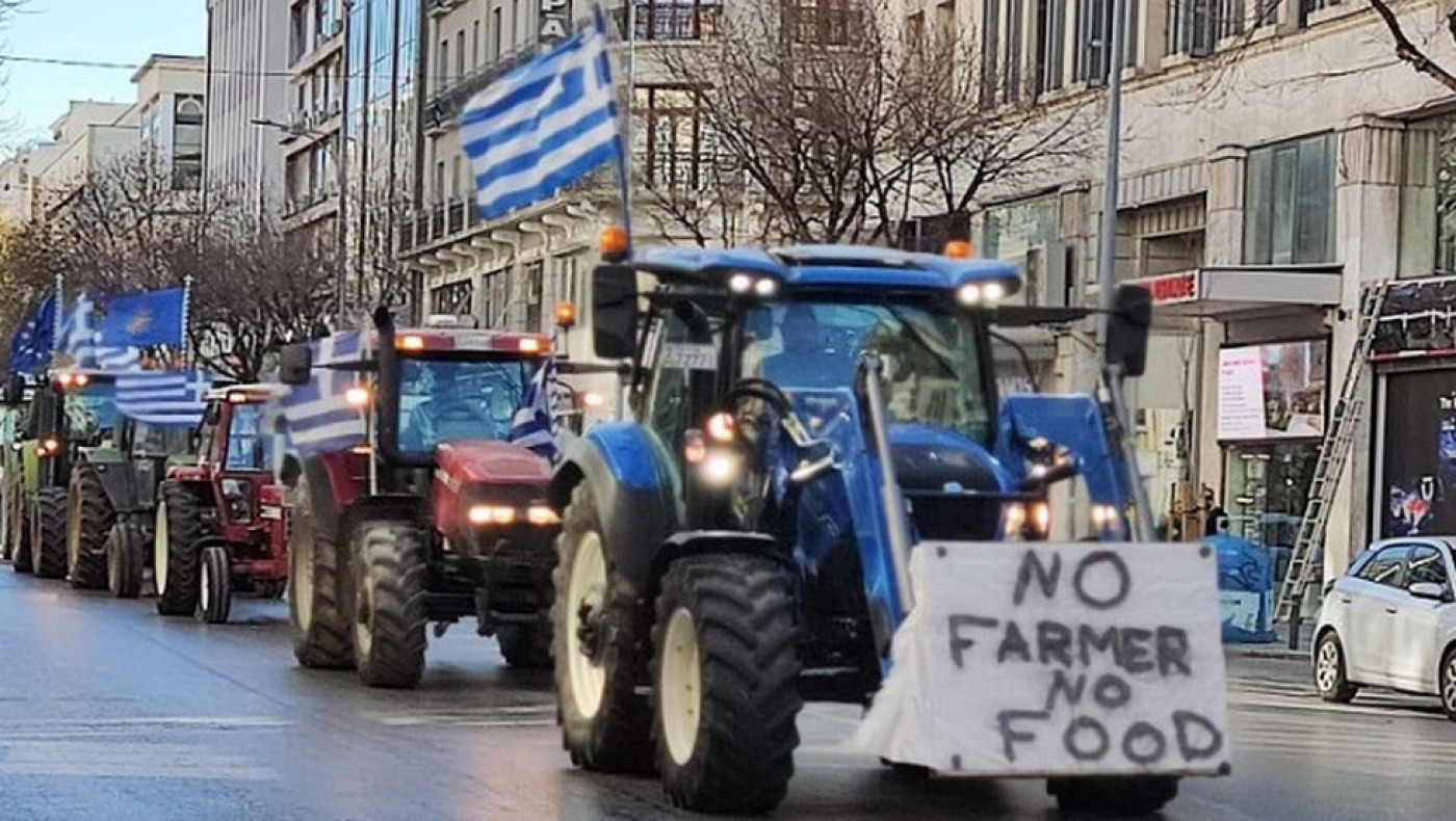 Χαλκιδική: Αγρότες απέκλεισαν κι απόψε τη Μουδανιών-Αύριο (17/2) κλείνουν τον δρόμο επ’ αόριστον (vid)