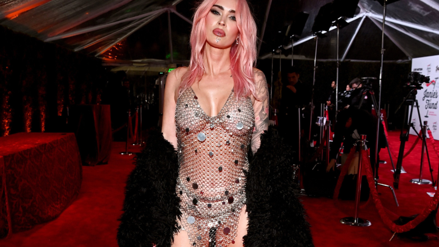 Μέγκαν Φοξ: Δεν ντύθηκε για τα Grammy, αλλά γδύθηκε για το πάρτι!