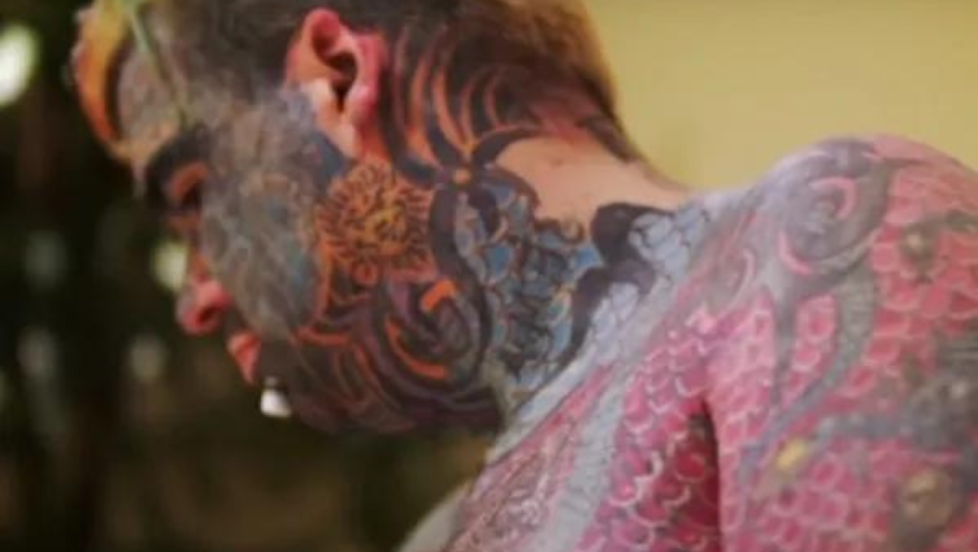 Ο «βασιλιάς των τατουάζ» πήγε να χάσει το χέρι του - Άρχισε να σαπίζει ζωντανός