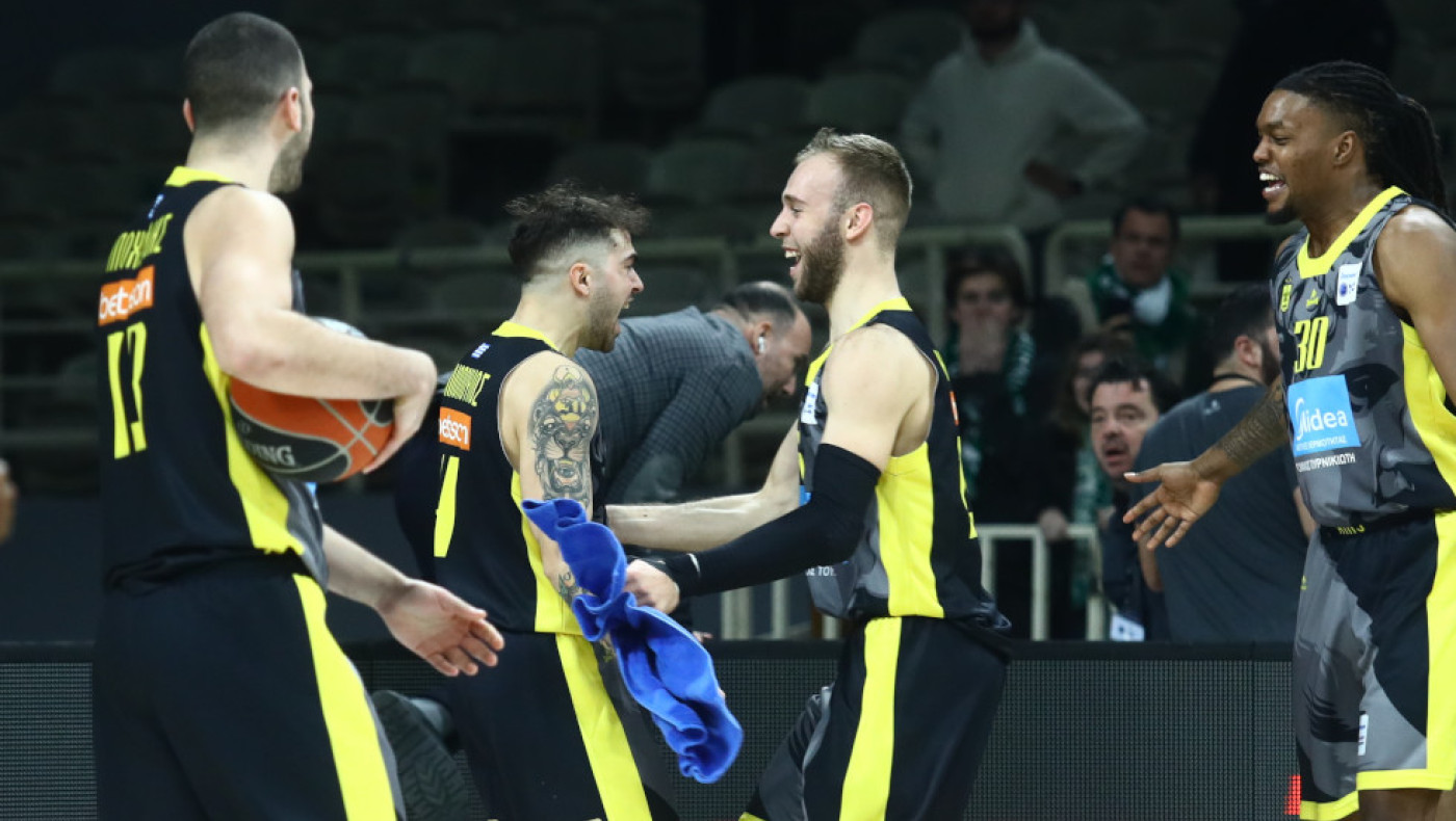 Ο Άρης κερδίζει και «κλειδώνει» την 4άδα