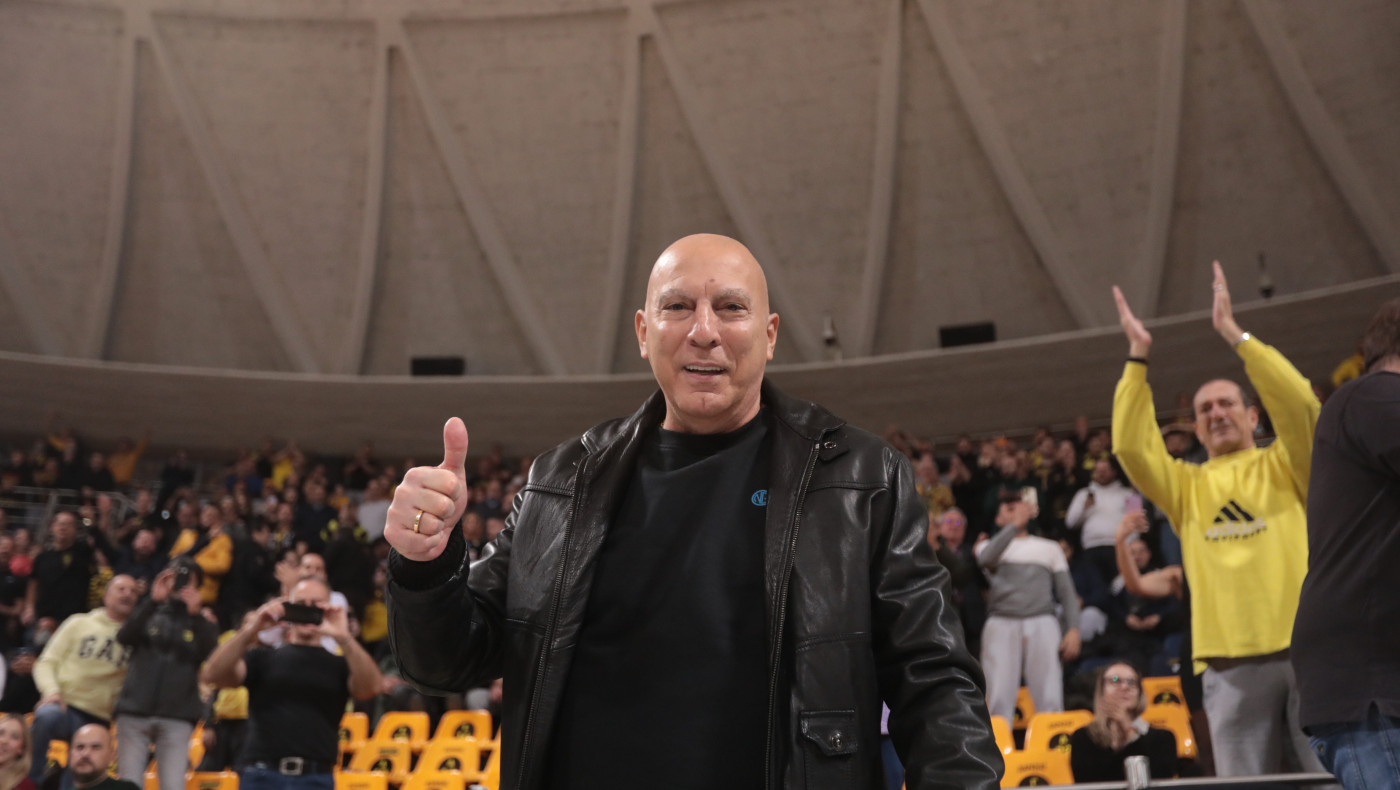 Άρης-Τρέντο: Συνθήματα και πανδαιμόνιο για τον Νίκο Γκάλη (vid)