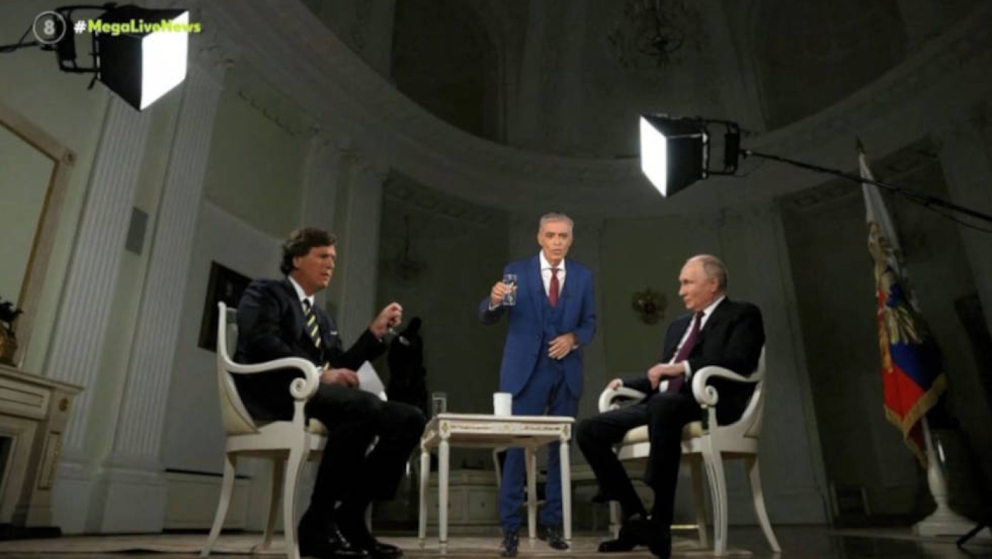 Νίκος Ευαγγελάτος: Μπήκε «σφήνα» στη συνέντευξη Πούτιν-Κάρλσον με ένα ποτήρι νερό