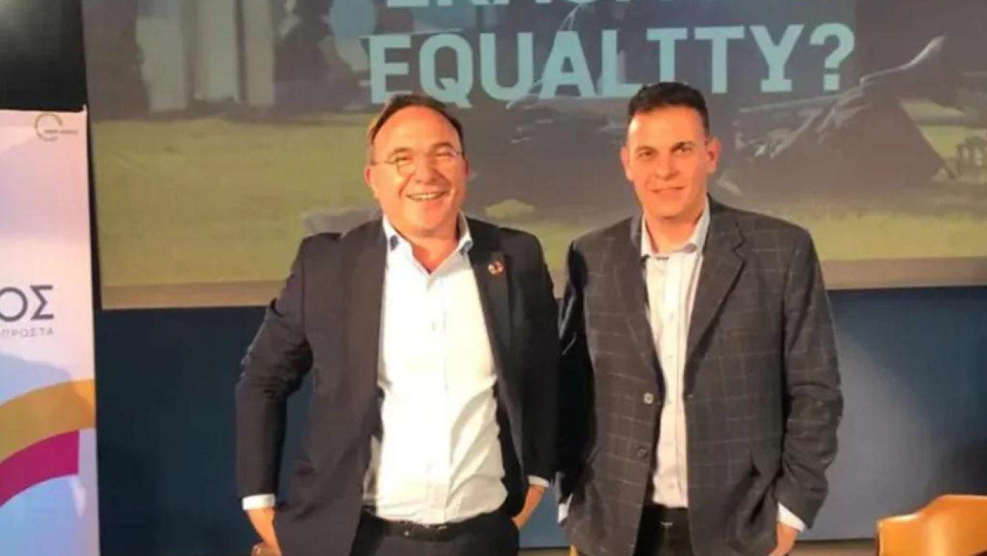 Ο Καραμέρος πήγε στην παρουσίαση του νέου κόμματος Κόκκαλη και «τα άκουσε» από τον Κασσελάκη