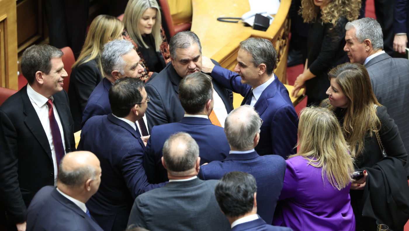 Νομοσχέδιο για τα ομόφυλα ζευγάρια: Τα «όχι» και οι απουσίες από την ψηφοφορία