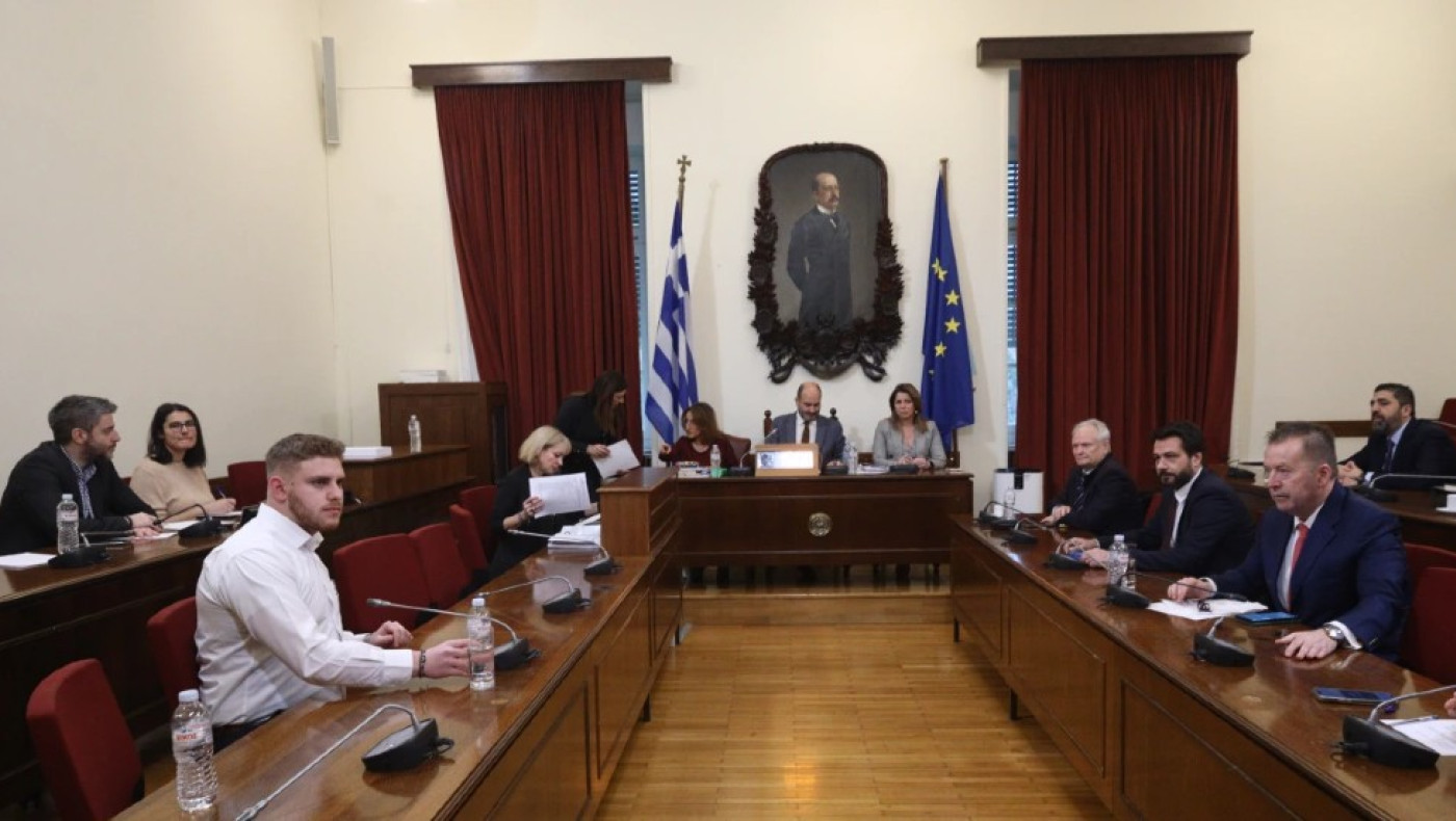 Τέμπη: Ρώτησε  επιζώντα γιατί γιόρτασε με τούρτα - τρένο τα γενέθλιά του