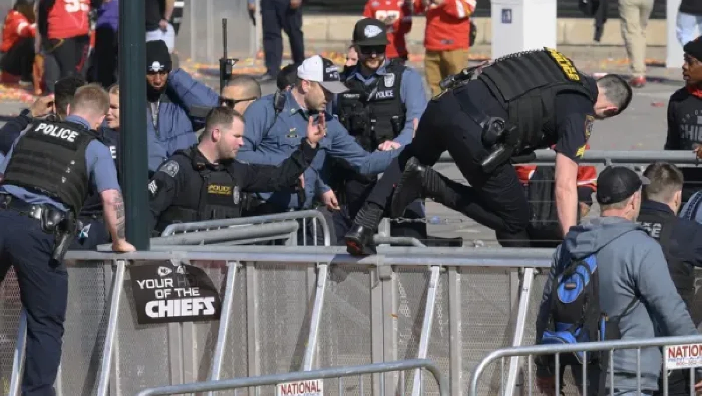 Κάνσας: Μία νεκρή και πάνω από 20 τραυματίες στο νέο επεισόδιο μαζικών πυροβολισμών