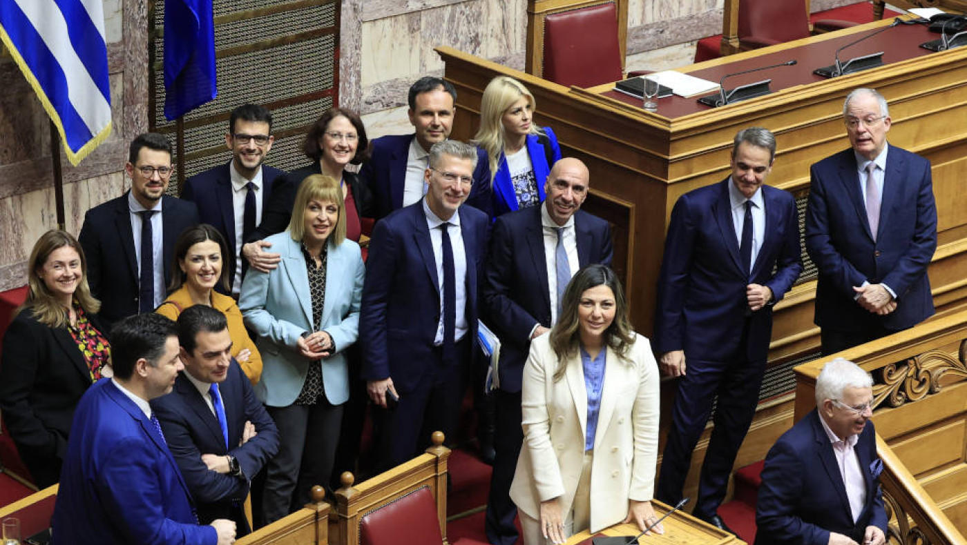 Ομόφυλα ζευγάρια: Πώς αποτιμούν στην κυβέρνηση το αποτέλεσμα της ψηφοφορίας