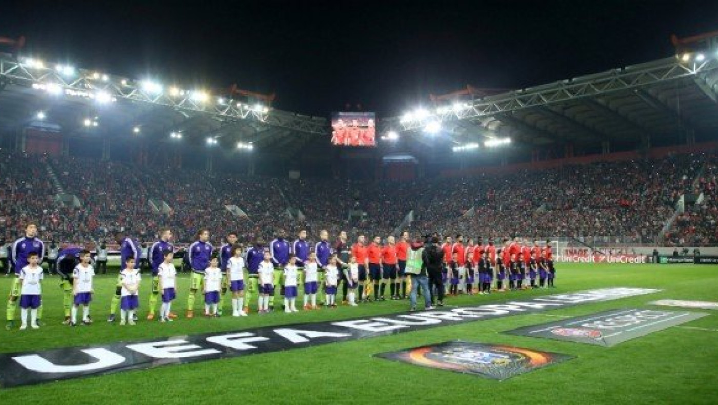 Επεισόδια και... πετροπόλεμος στο «Καραϊσκάκης» πριν τη σέντρα