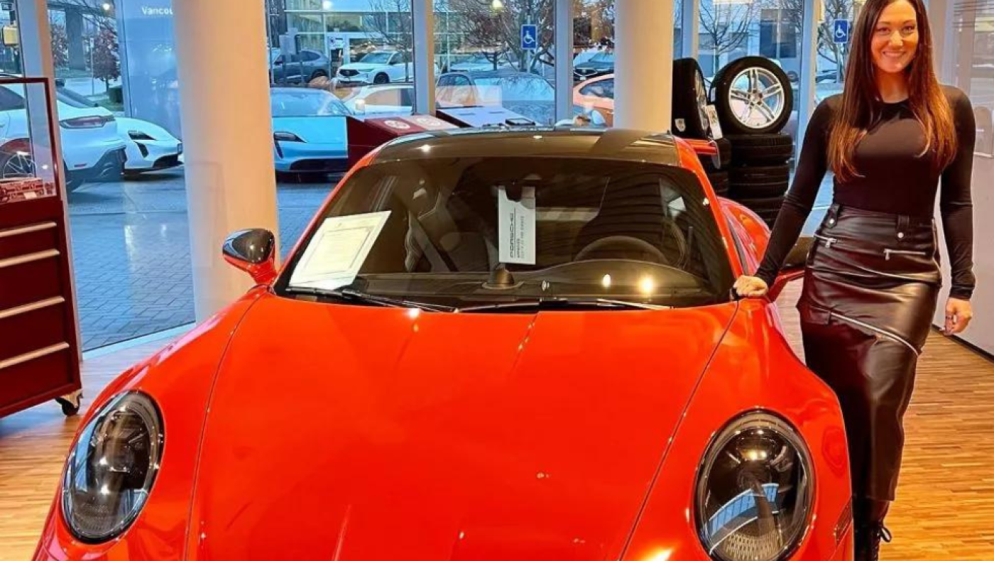 Αγοράζεις σπίτι και παίρνεις δώρο μία Porsche!