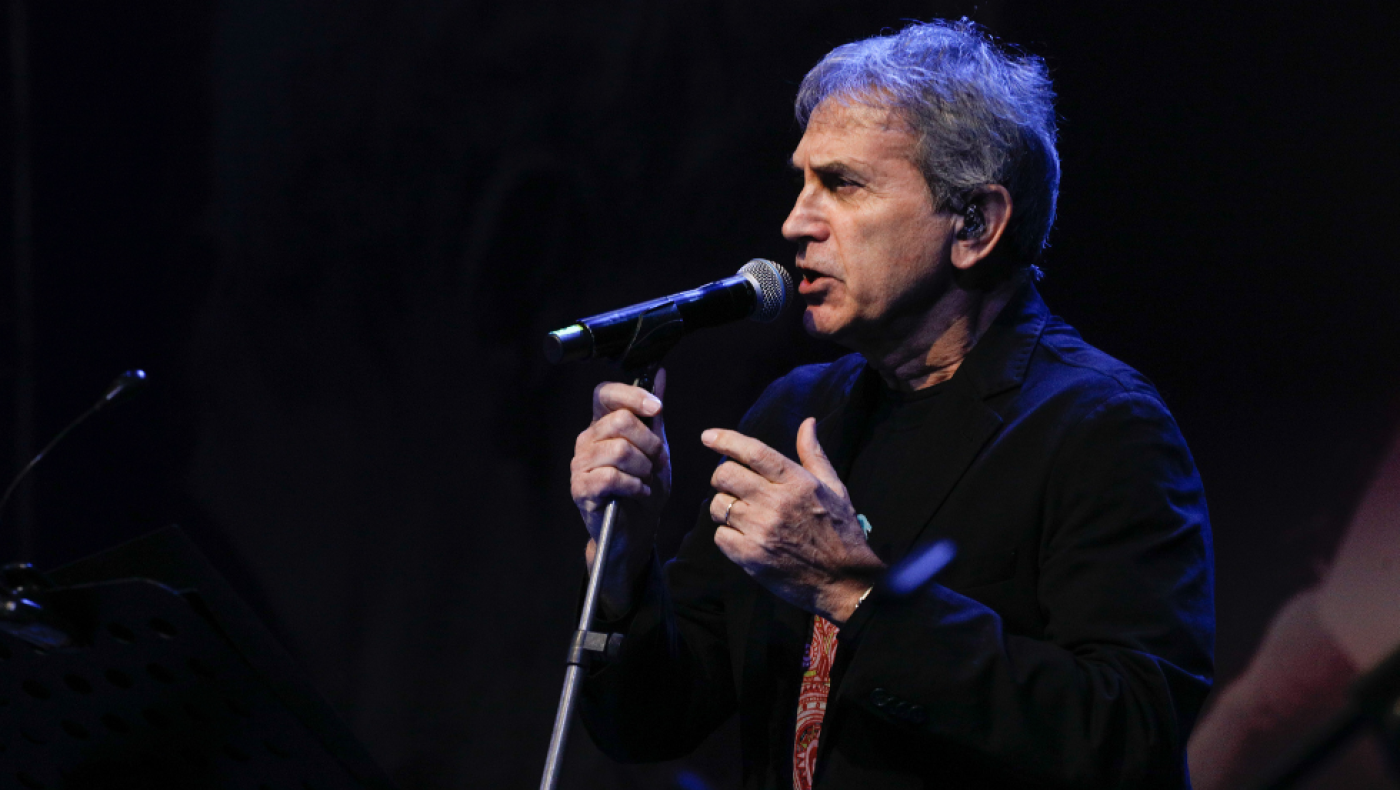 Δάκρυσε ο Νταλάρας: «Άλλη Ελλάδα ονειρεύτηκα, δεν είναι χώρα αυτή»