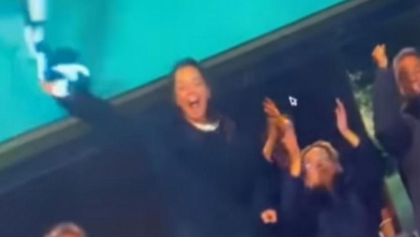 Οι έξαλλοι πανηγυρισμοί της κόρης του Τερίμ:  «40 χρόνια μετά»