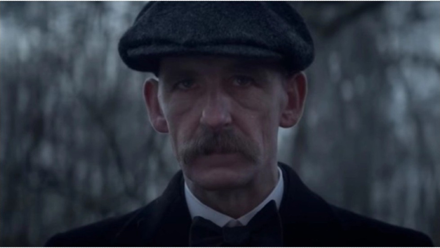 Πολ Άντερσον: Αγνώριστος ο πρωταγωνιστής του «Peaky Blinders»