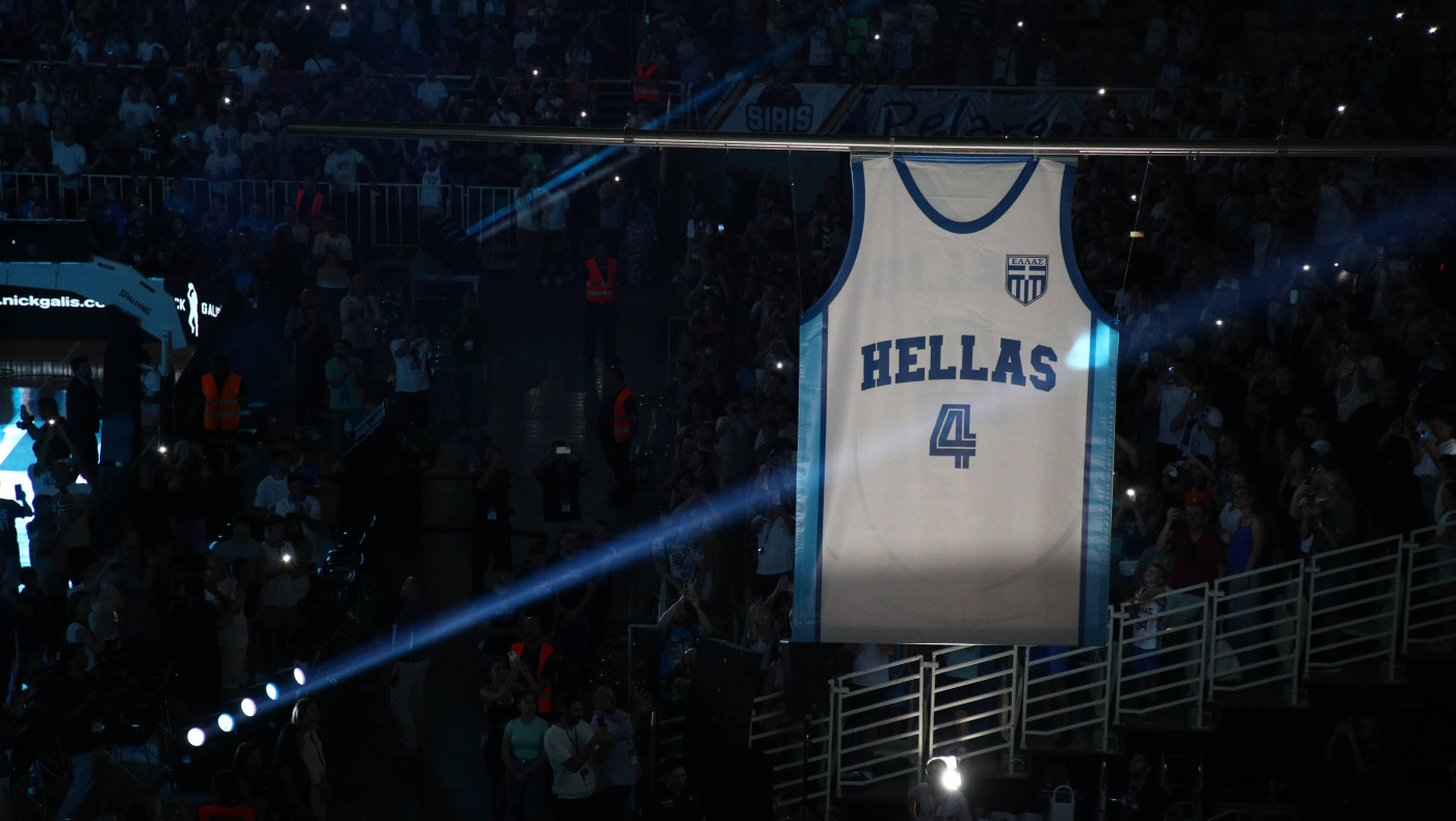 Ελλάδα-Τσεχία: Η φανέλα του Νίκου Γκάλη στο ΣΕΦ