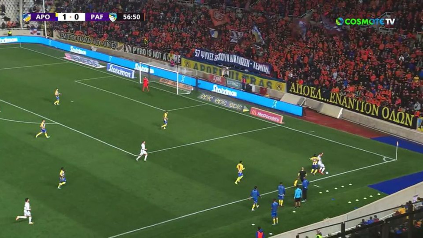 Κύπρος: Το πανό των οπαδών του ΑΠΟΕΛ για τα Τέμπη στο ματς με την Πάφο