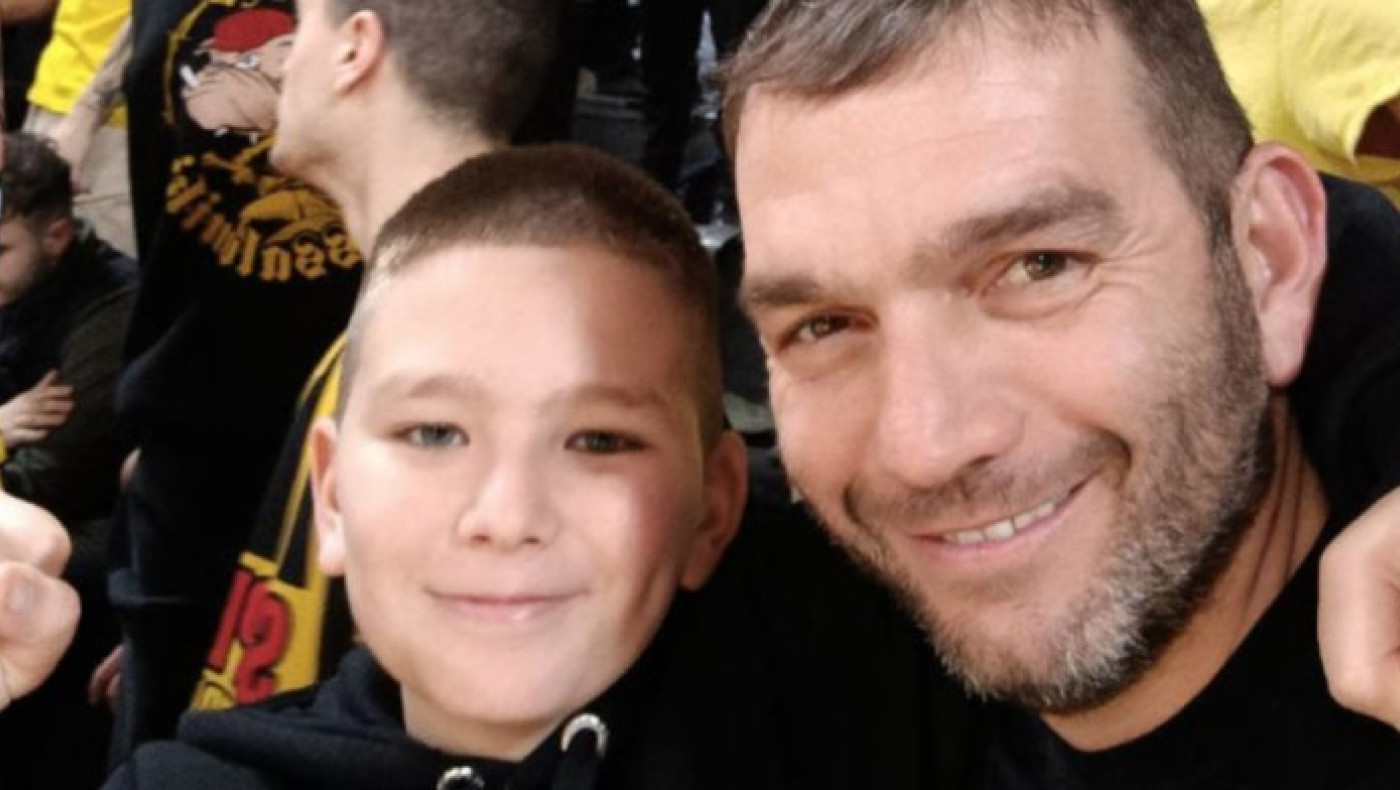 Άρης: Οι πατερίτσες, η περηφάνια για τον Βαλάντη και η συγκίνηση στο αεροδρόμιο