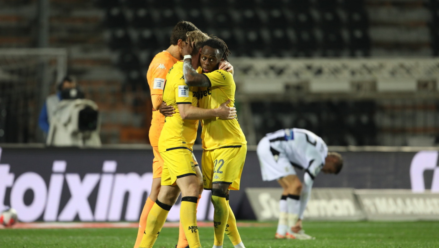 Ξέφρενα πανηγύρια από τους παίκτες του Άρη στα αποδυτήρια της Τούμπας! (vid)