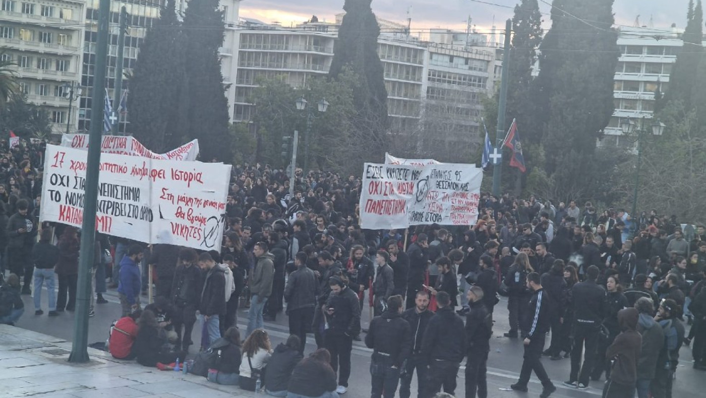 Βουλή: Σοβαρά επεισόδια με 9 τραυματίες