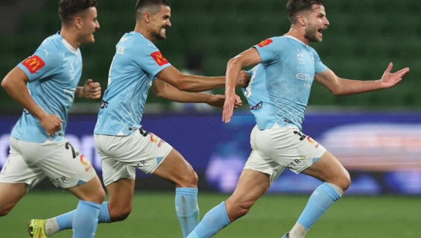 Θυμάστε τον Τέρι Αντώνης; Έβαλε γκολάρα από τη σέντρα!