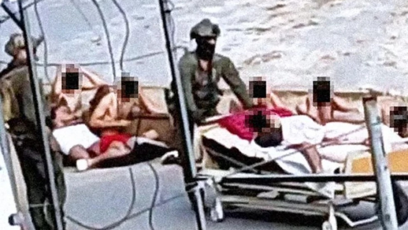 Σοκαριστικό βίντεο του BBC από τη Γάζα: Ισραηλινοί στρατιώτες απαγάγουν και βασανίζουν γιατρούς