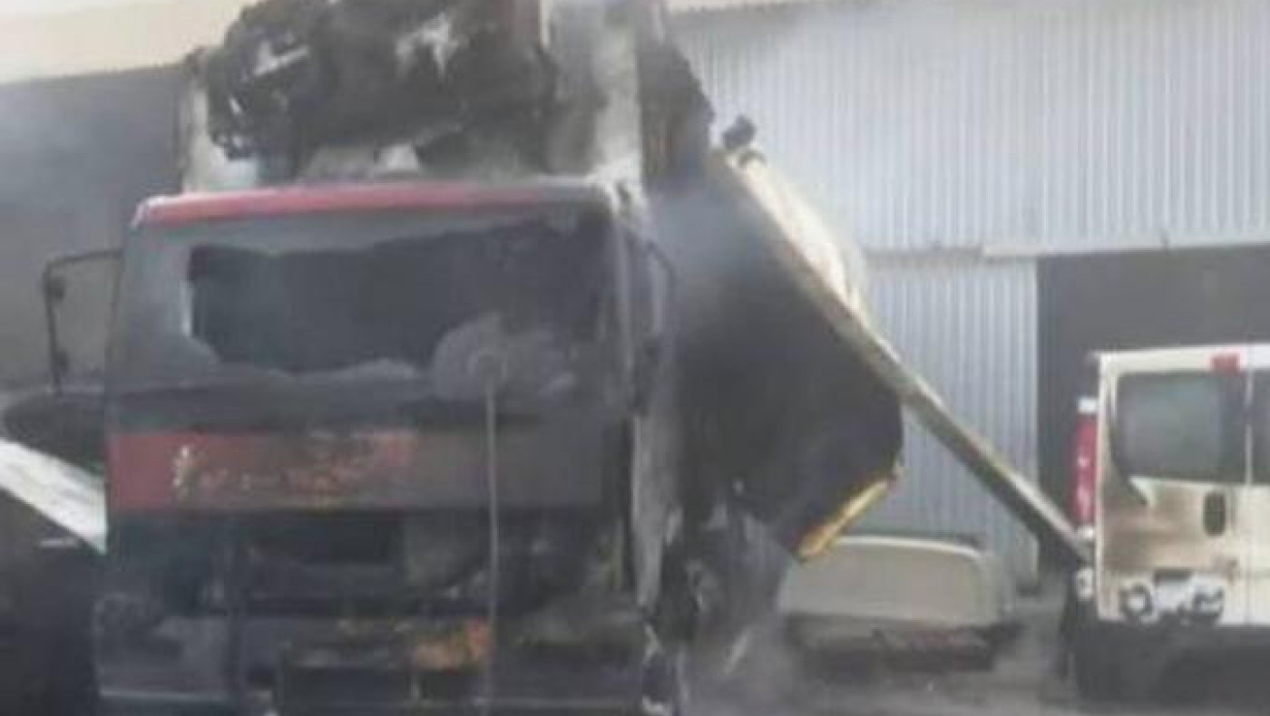 Θεσσαλονίκη: Κάηκαν αυτοκίνητα σε πάρκινγκ κοντά στο λιμάνι (vid)