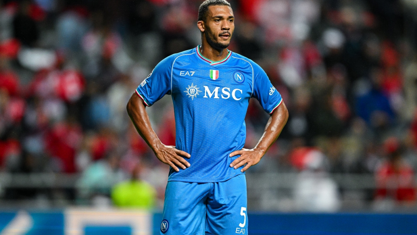 Στήριξη των οπαδών της Νάπολι στον Ζεσούς φορώντας μάσκες και βάζοντας μπογιά στα πρόσωπα τους