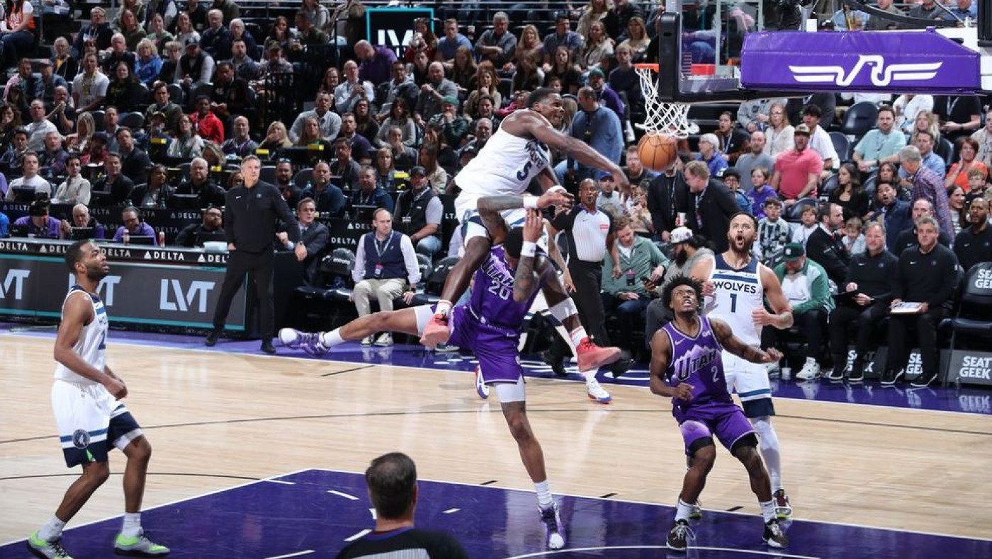 ΝΒΑ: Επιδρομή «λύκων» στη Γιούτα – Τρομερό σερί του Σαμπόνις