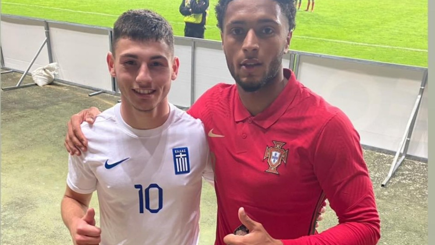 Η ανάρτηση της γυναίκας του Βαρέλα με άρωμα Εθνικής και ΠΑΟΚ