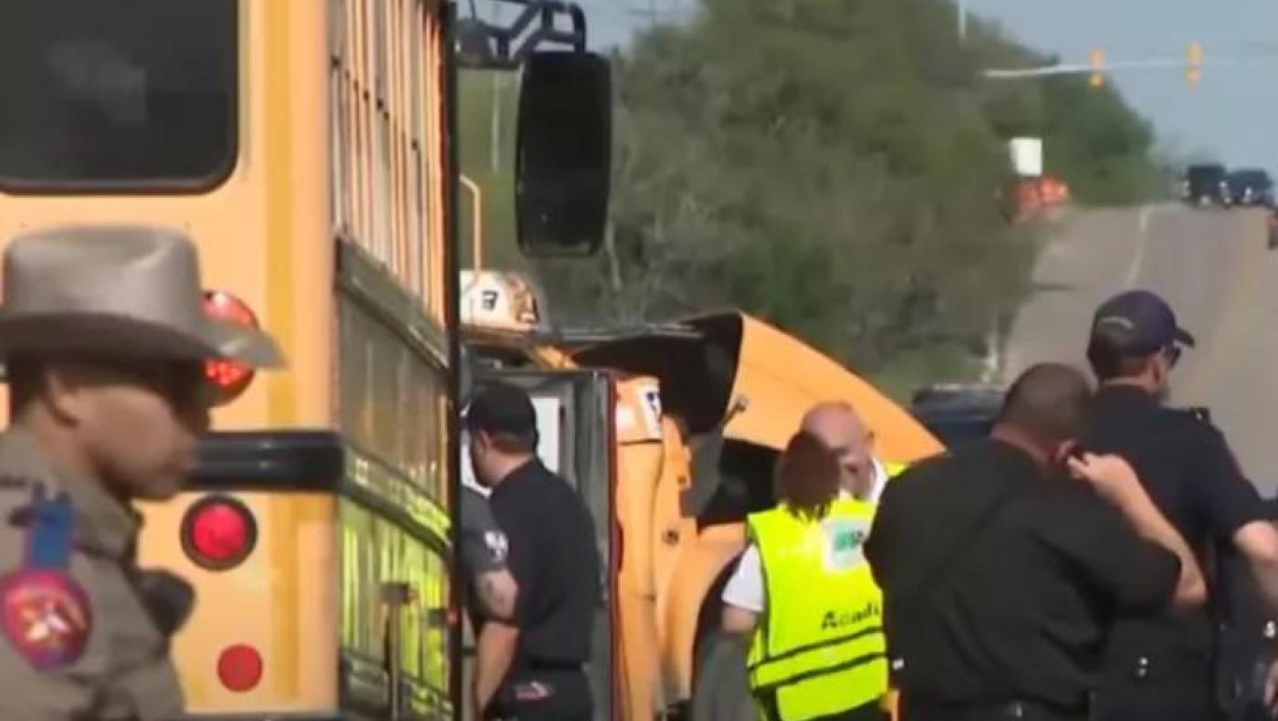 Καραμπόλα στο Τέξας: Δύο νεκροί και 40 τραυματίες σε σχολικό λεωφορείο