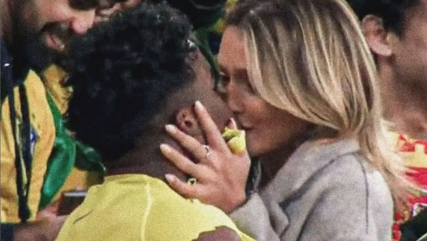 Ισπανία - Βραζιλία: Τα καυτά φιλιά του Έντρικ με την σύντροφό του