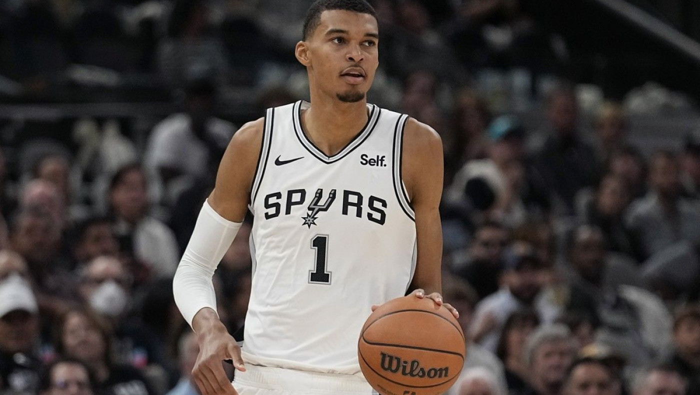 NBA: Οι Ουίζαρντς σόκαραν τους Μπακς - Εμφάνιση... έπος του Ουεμπανιάμα