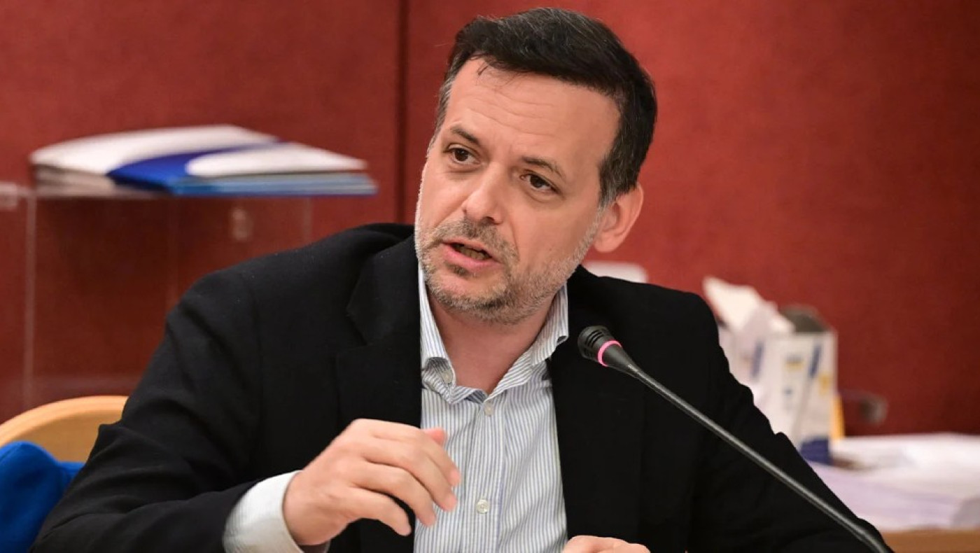 Δούκας: Σάλος με τη δήλωσή του για γκλομπ μπάτσου - Πώς δικαιολογείται