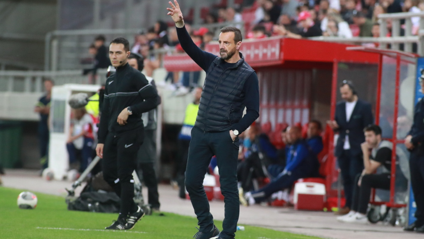 Η πρώτη αντίδραση του Μάντζιου μετά την ήττα από τον Ολυμπιακό