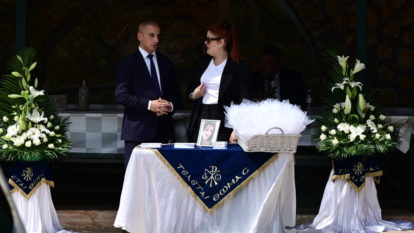 Αγ. Ανάργυροι: Σε λευκό φέρετρο και με νυφικό η 28χρονη Κυριακή-Κατέρρευσε η μητέρα της